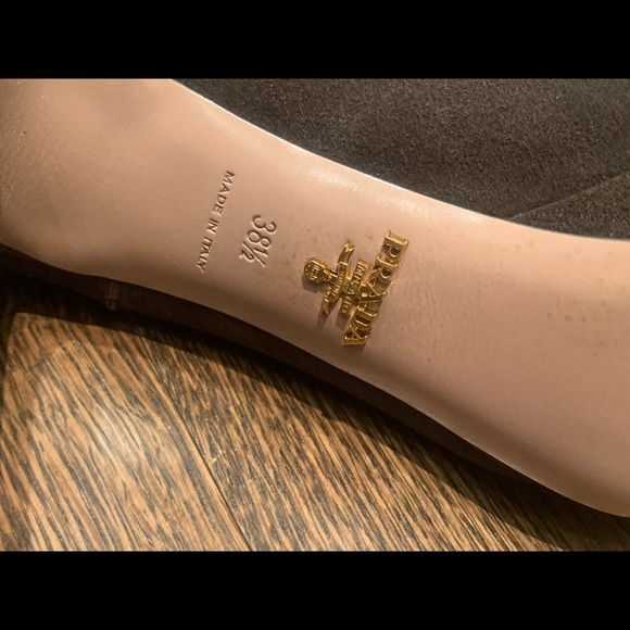 Prada heels - Picture 4 of 4